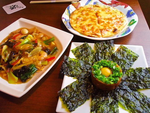 ジャンルにとらわれない、様々な種類の手作り料理。家庭的なダイニングレストラン。