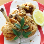 香ばしい「チューリップ揚げ」や噛むほどに旨味が深まる「ひね鶏」など、お酒にあう料理が揃います♪