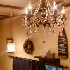 アンティークな雰囲気良い空間がお食事を楽しく演出します。