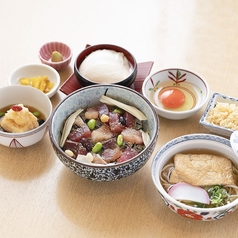 海鮮卵かけ丼と黒豆にゅうめん