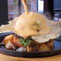 料理メニュー写真&nbsp;３種の鉄板チーズバーガー