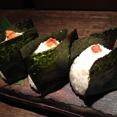 おにぎり　(鮭・梅・鶏味噌）