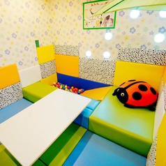 フラットルーム仕様ですので、幼児のお客様も安心です☆ボールプール＆ぬいぐるみ等、お子様が楽しんで頂けるお部屋です☆