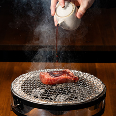 炭薫る新感覚の焼肉をお届け！！
