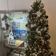 季節を彩るお花がお客様をお出迎え☆