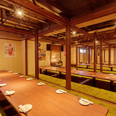 日本独特の「和」の空間が落ち着きます。プライベートな飲み会から会社宴会まで幅広いシーンでご利用いただけます。少人数から大人数まで個室へご案内可能です♪