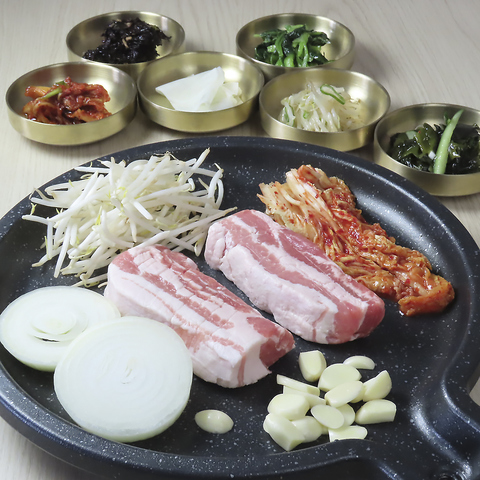 【観光帰りにも◎】創業20年の先代の味を引き継いだ本格韓国家庭料理を堪能♪