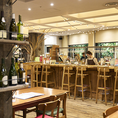 お一人様でもお気軽にお立ち寄りいただけるカウンター席がございます。