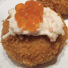 蟹クリームコロッケ　イクラのせ