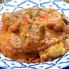 ふわふわ揚げ魚のレッドカレーソース