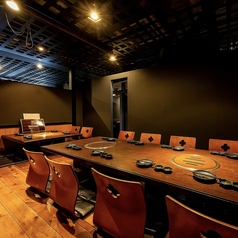 靴を脱いでくつろげる座敷席は、お子様連れのご家族や、少人数のグループに人気です。