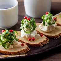 お酒との相性抜群な種類豊富なメニュー