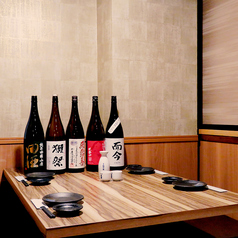 【2名様～4名様♪】オシャレな和空間のお席。お席は広々としている為、隣も気にせず騒いだり、大事な日にも雰囲気を大切にご宴会をお楽しみ頂けます！新橋で個室居酒屋をお探しでしたら、ぜひ当店へ足をお運び下さい◇新橋 個室 居酒屋◇