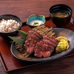厚切り牛タンの炙り定食(とろろ、タンスープ付き)