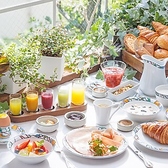 「神戸北野ホテル」の代名詞である「世界一の朝食」ほか、ビーガンランチ、記念日ディナーなどラグジュアリーなフレンチに注目を。