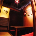 2名様からご利用可能な完全個室です。4名様用個室を4部屋ご用意しています。京都をイメージさせる和モダンな空間です。