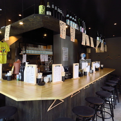 人気のカウンター席！　仕事帰りのふらっと飲みやお酒を楽しむバー感覚の方にも◎