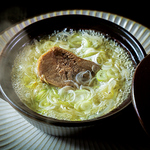 【ゆで牛タン】鮮度の良い牛タンをじっくり煮込み、旨みを抽出！牛タンの旨みたっぷりのスープが絶品