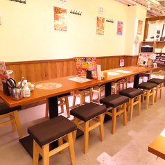 【池袋駅西口より徒歩約2分の鶏料理が美味しい居酒屋】脚を伸ばしながらゆったりとお食事を楽しめる大人気の掘りごたつ(座敷)も完備しています。