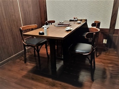 2名様～対応可能なテーブル個室。特別な人と、ゆっくり会話とお食事を楽しむ事が出来る空間。