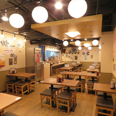 解放感のある店内では貸し切りも可能！平日30名以上から受付可能です！お気軽にご相談ください◎