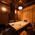 2Fには「個室」のテーブル席をご用意しております。仲間内だけで楽しめるプライベート空間となっております。