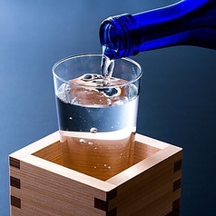料理の旨みを引き立てる、こだわりの日本酒をセレクト。