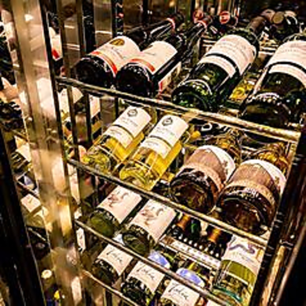 ワインは赤、白、スパークリングと豊富に取り揃えております。濃厚な赤は濃いめの焼肉にぴったり。