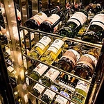 ワインは赤、白、スパークリングと豊富に取り揃えております。濃厚な赤は濃いめの焼肉にぴったり。