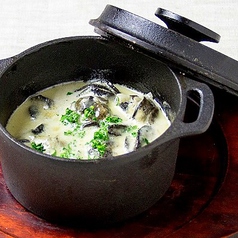 エスカルゴのクリーム煮　キャセロール仕立て
