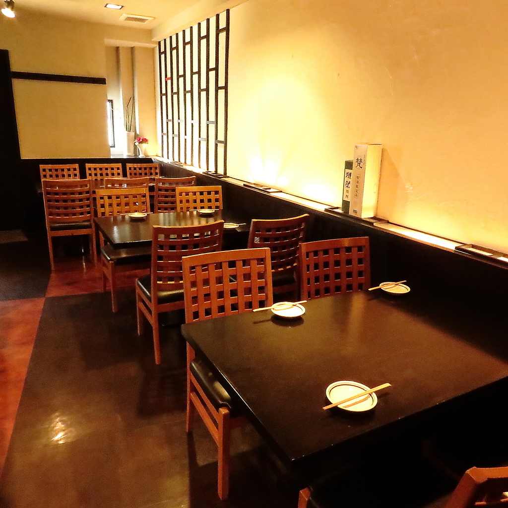 黒を基調とした落ち着きのある雰囲気でお食事をお楽しみください♪様々なシーンでご利用いただけます