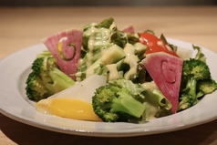 彩り野菜のゴロゴロサラダ　梅肉ドレッシング