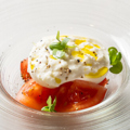 料理メニュー写真&nbsp;生モッツァレラとトマトのカプレーゼ