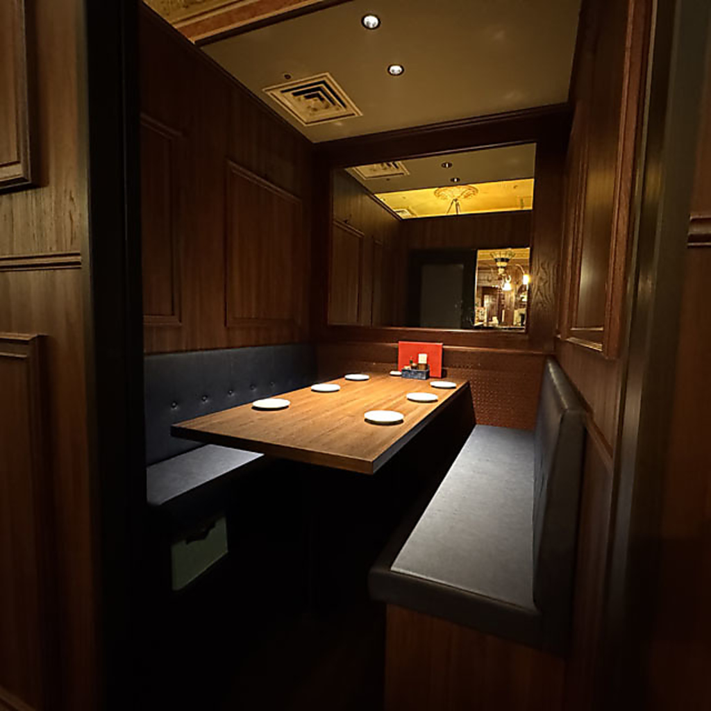 個室（最大6名様）があります。プイベート空間を満喫できます。