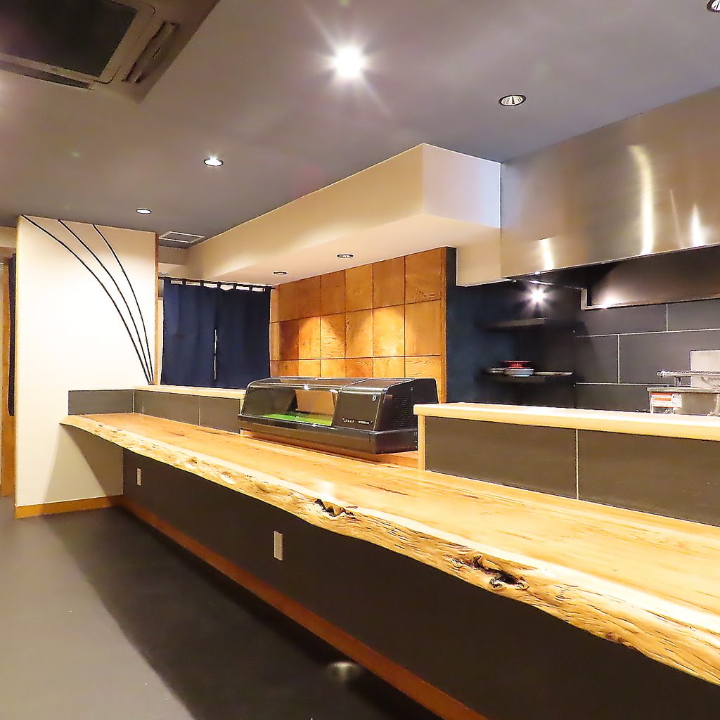 料理人との会話も楽しめる粋なカウンター席◎おひとり様の気軽な一杯や居酒屋デートにおすすめです♪