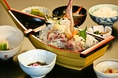 お刺身に天ぷら、鮑の陶板焼きなど、でん助茶屋のお料理を御堪能いただけます