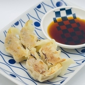 ちょい盛りおつまみ。ラーメン屋さんの定番メニュー、一口餃子。間違いのない味わい。