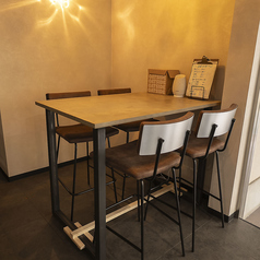 ４名掛けテーブル席×1卓ご用意しています◎