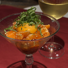 サーモンユッケ