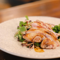 多彩な調理法で楽しむこだわりの鴨料理を楽しめます！