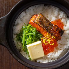 【黄金の組み合わせ】土鍋サーモンいくらバターの写真