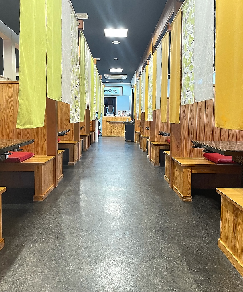 のれんで仕切られているので、周りを気にする必要がございません。