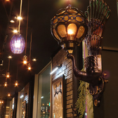 ブリティッシュバーを思わせるクラシックな雰囲気と、アメリカンダイナーの遊び心を加えた空間で、瀬戸内海の美しい夜景等を眺めながらスポーツ観戦を楽しめる場所です♪