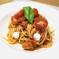 料理メニュー写真&nbsp;トマトのモッツァレラチーズパスタ