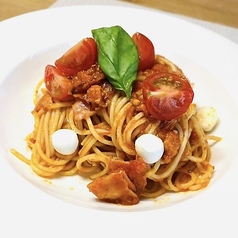 トマトのモッツァレラチーズパスタ
