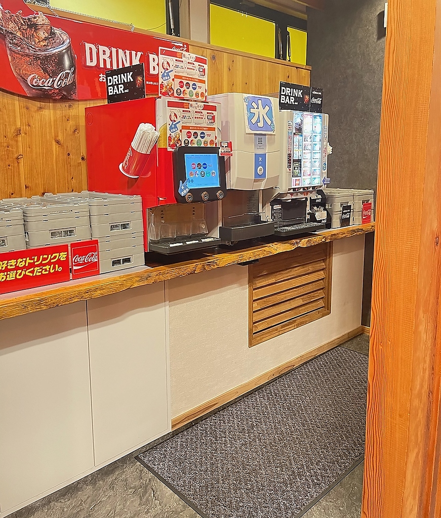 ドリンクバーあります。【月～木曜日限定！】 ソフトドリンクバー⇒0円！