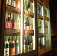 冷蔵庫内の日本酒は1時間1500円で飲み放題！獺祭などお高い日本酒もございます！