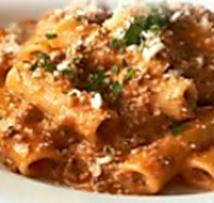 胡椒を効かせたポルチーニクリームボロネーゼ