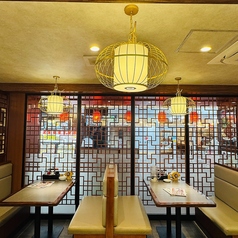 友人や仲間と集まる特別な時間を貸切で味わえます★20名から50名までのグループに最適な空間を用意しております!事前に店舗までお問い合わせください☆円卓を囲めば、みんなが同じ料理を楽しみながら会話も弾みます。プライベートな環境で、思い出に残るひとときを過ごせるのが嬉しいポイントです!会社宴会などでも◎