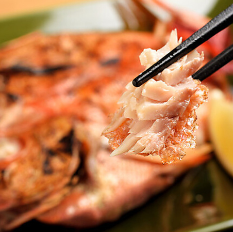 常時10種類以上の魚からメインを選べる「自分流定食」は美味しさ満点！